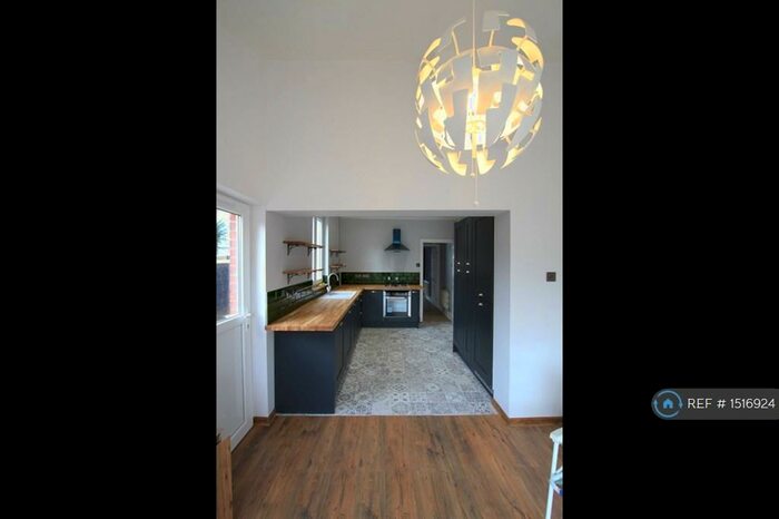 3 Bedroom Semi-Detached House To Rent In Dean Road, Southampton, SO18