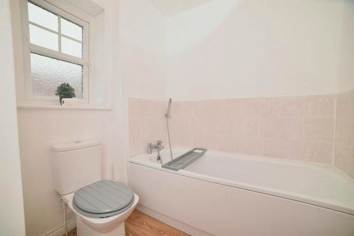 4 Bedroom Detached House For Sale In Swallow Drive, Wymondham, NR18