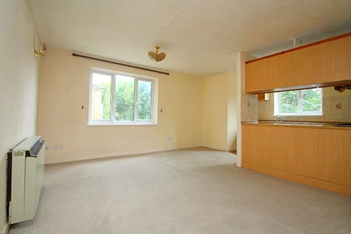 2 Bedroom Flat To Rent In Sidney Road, Staines-Upon-Thames, TW18