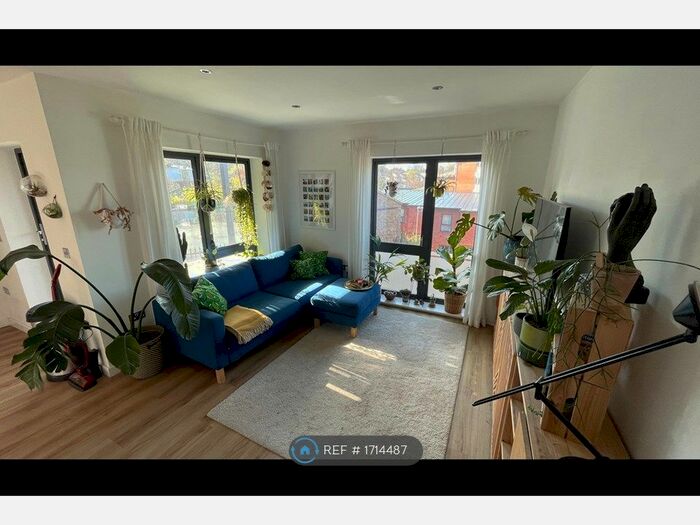 1 Bedroom Flat To Rent In Broadash Close, London, SW16