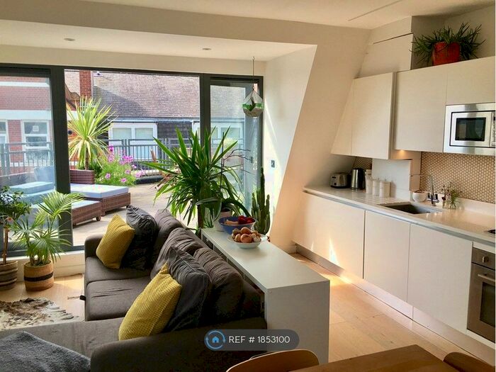 3 Bedroom Flat To Rent In Watergarden Apartments, London, E2