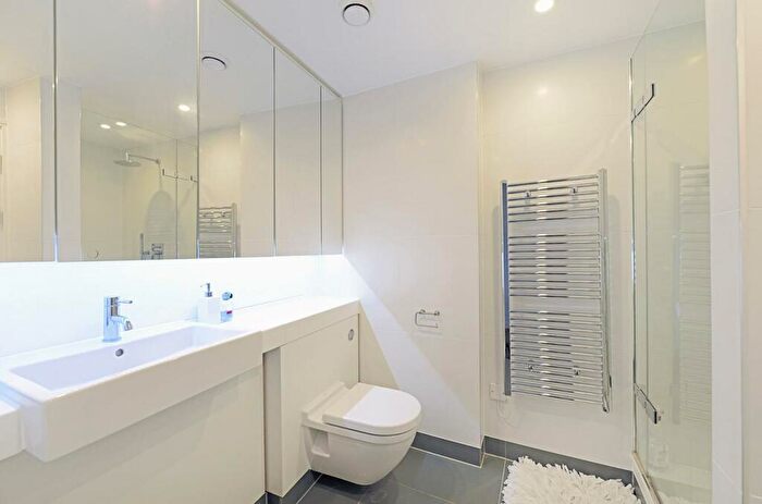 2 Bedroom Apartment To Rent In Frobisher Crescent, Barbican, EC2