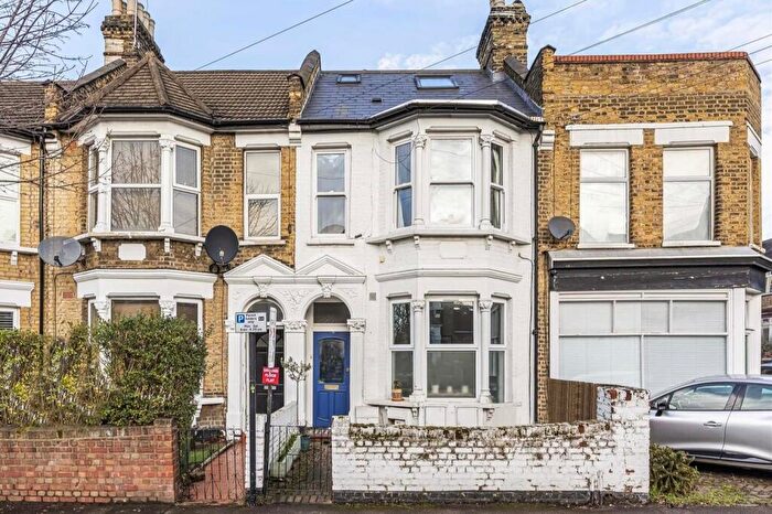 2 Bedroom Flat For Sale In Grove Road, Walthamstow, London, E17