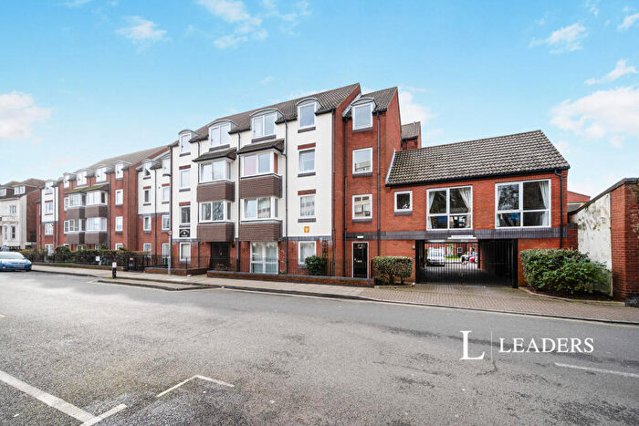 1 Bedroom Flat To Rent In Homerose House, Cottage Grove, PO5