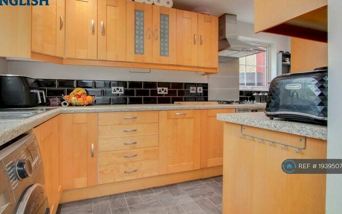 6 Bedroom Semi-Detached House To Rent In Gordon Road, Basildon, SS14