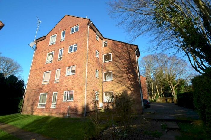 2 Bedroom Flat To Rent In Plantation Road, Amersham HP6
