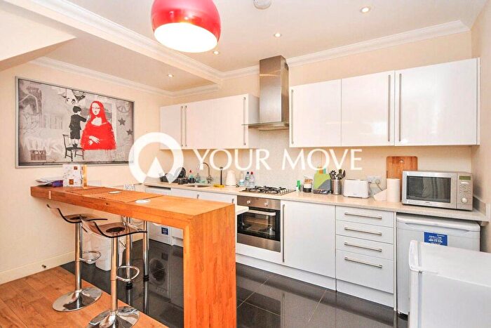 2 Bedroom Flat To Rent In Station Road, West Wickham, BR4