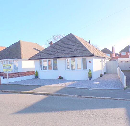 3 Bedroom Detached Bungalow For Sale In Edifred Road, Bournemouth, BH9