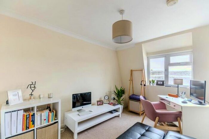 2 Bedroom Maisonette To Rent In Pearscroft Road, London, SW6
