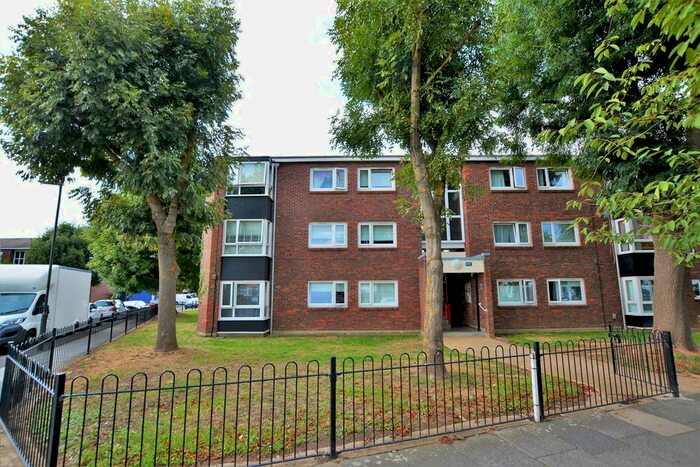 2 Bedroom Flat To Rent In Sheldrick Close, Colliers Wood, London, SW19