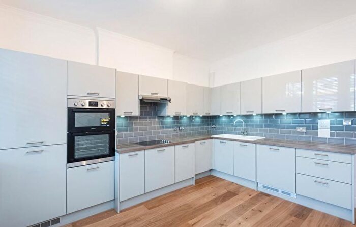3 Bedroom Flat To Rent In Ashburnham Road, London, SW10
