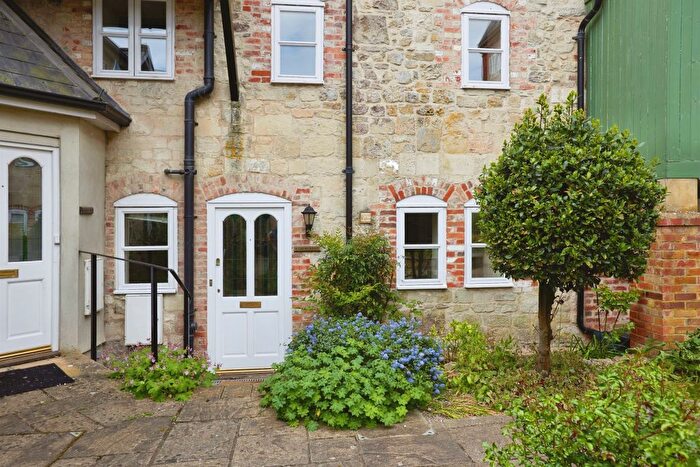 2 Bedroom Flat For Sale In Church Street, Tisbury, Salisbury, SP3