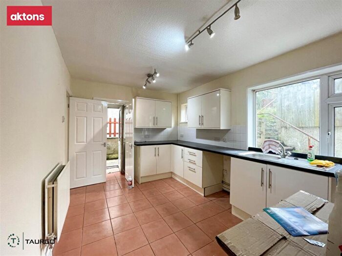 3 Bedroom End Of Terrace House For Sale In Mountain View, Pwllypant, Caerphilly, CF83