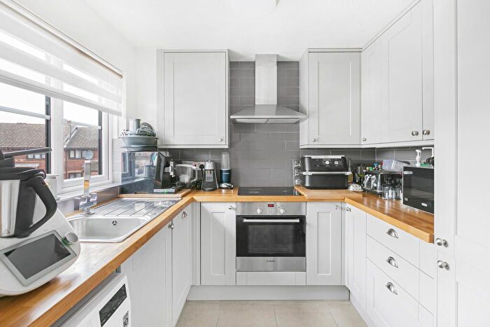 2 Bedroom Flat To Rent In Melbourne Grove, London, SE22