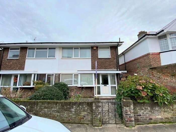 3 Bedroom Semi-Detached House To Rent In Woodpath, Southsea, PO5