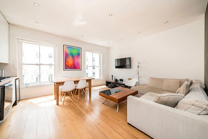 1 Bedroom Flat For Sale In St Stephens Gardens, Notting Hill, W2
