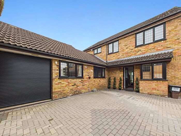 4 Bedroom Detached House To Rent In High Street, Iver, Buckinghamshire, SL0