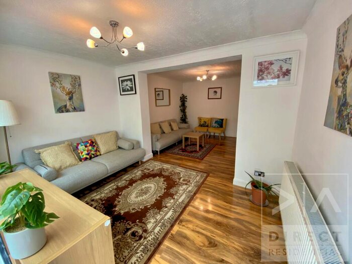 4 Bedroom Semi-Detached House To Rent In Roundwood View, Banstead, SM7