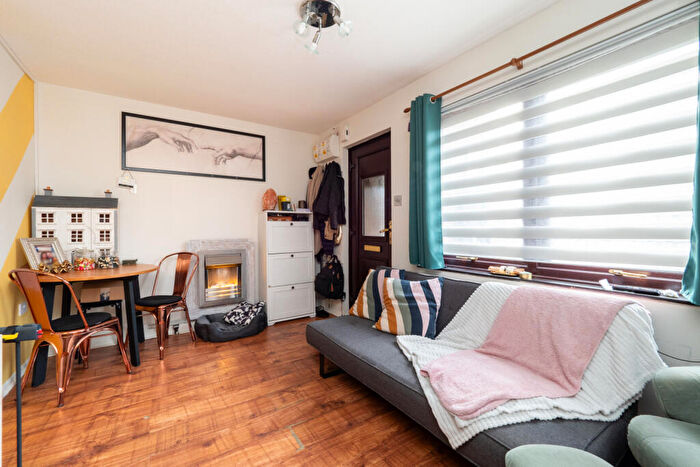 1 Bedroom Apartment To Rent In Vellum Drive, Carshalton, SM5