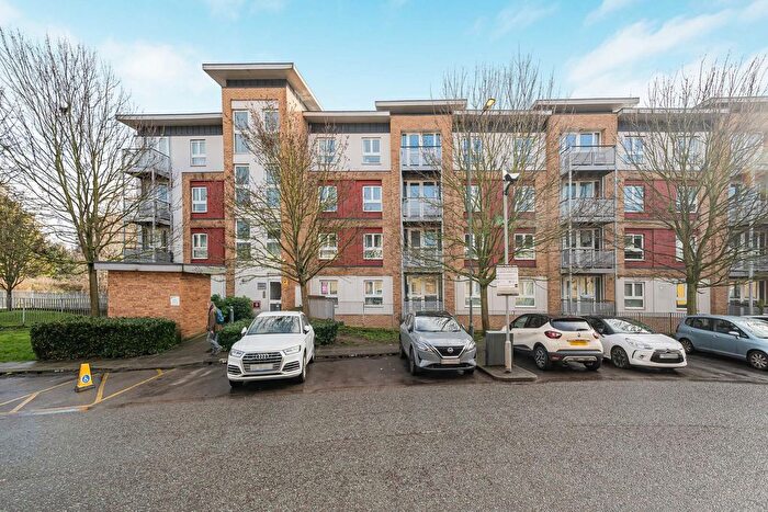 1 Bedroom Flat For Sale In Langhorn Drive, Twickenham, TW2