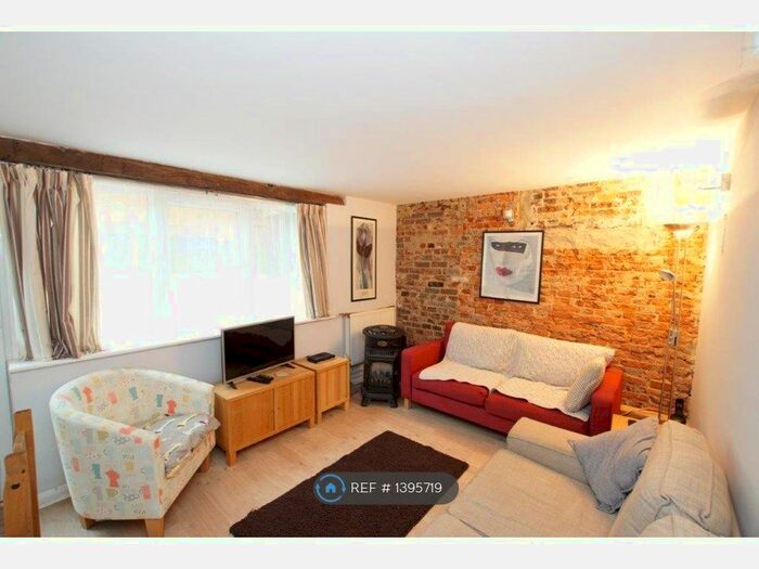 2 Bedroom Flat To Rent In Fair Lane, Robertsbridge, TN32