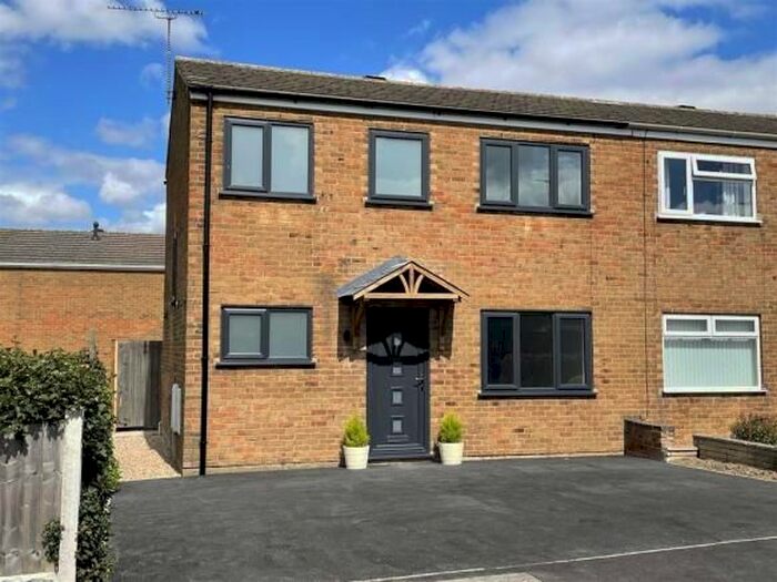 3 Bedroom Property To Rent In Flowery Leys Lane, Alfreton, DE55