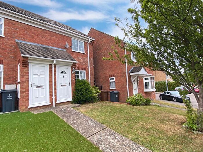 2 Bedroom Detached House To Rent In Edmonds Drive, Stevenage, Hertfordshire, SG2