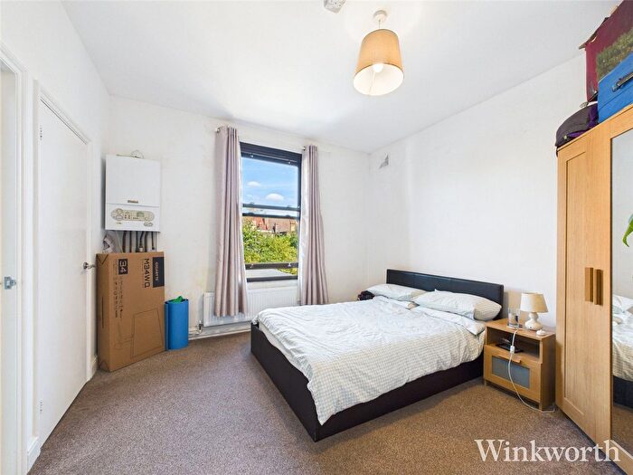 1 Bedroom Flat To Rent In Woodhurst Road, London, Uk, W3