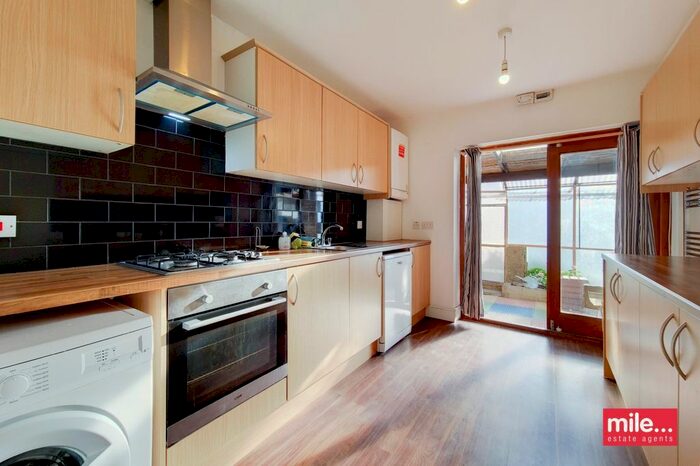 3 Bedroom Semi-Detached House To Rent In The Vale, London NW11