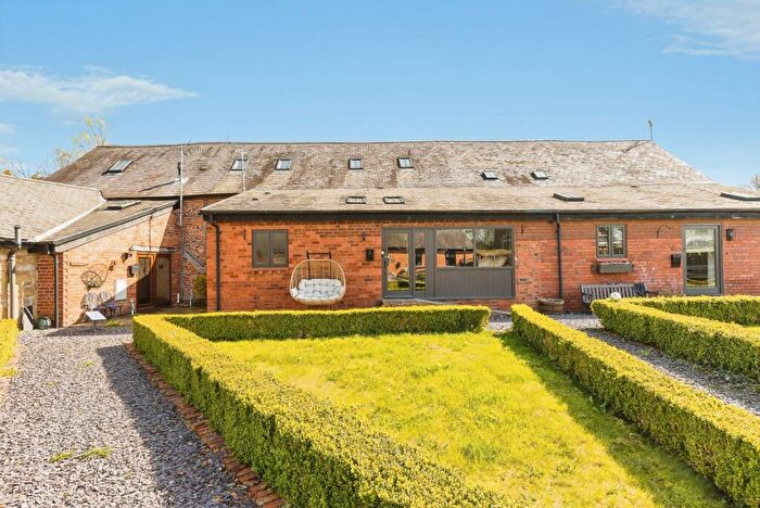 4 Bedroom Barn Conversion For Sale In Wrexham Road, Rhostyllen, Wrexham, LL14