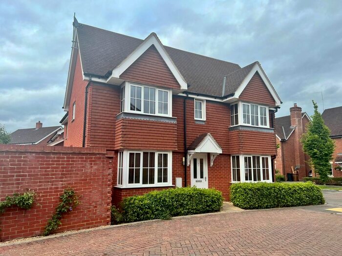 3 Bedroom Detached House To Rent In Ambrose Way, Romsey, SO51