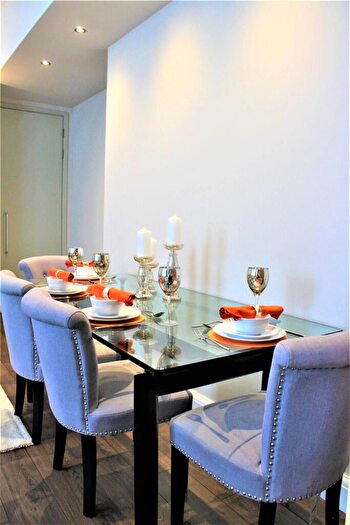 2 Bedroom Flat To Rent In City Road, Old Street, London, EC1V