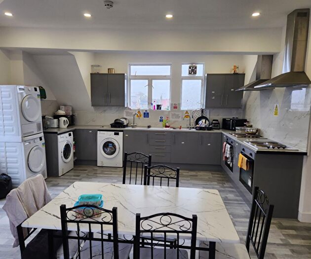 5 Bedroom Flat To Rent In Ley Street, Ilford, IG1