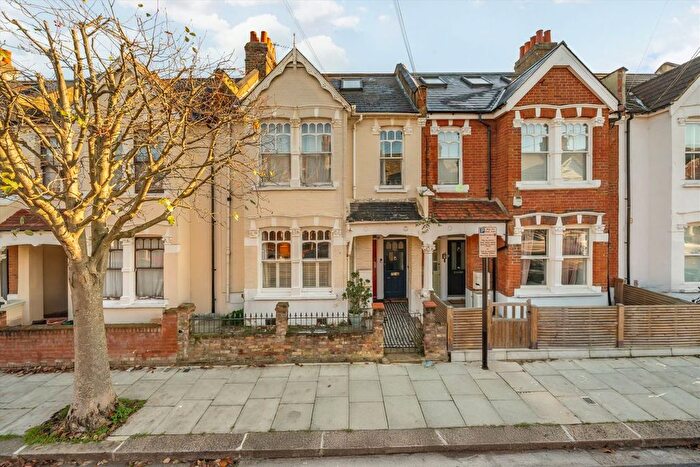 2 Bedroom Flat For Sale In Collingbourne Road, Shepherds Bush, W12