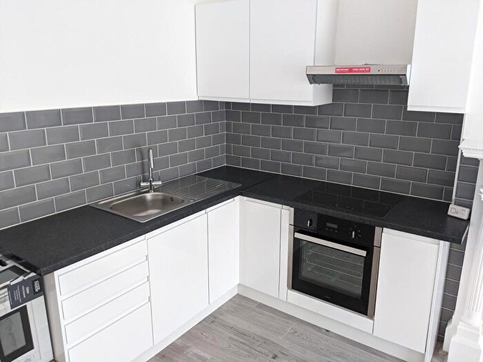 1 Bedroom Flat To Rent In Granville Road, London, N12