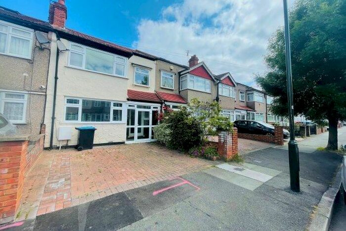 3 Bedroom Property To Rent In Hassocks Road, London, SW16