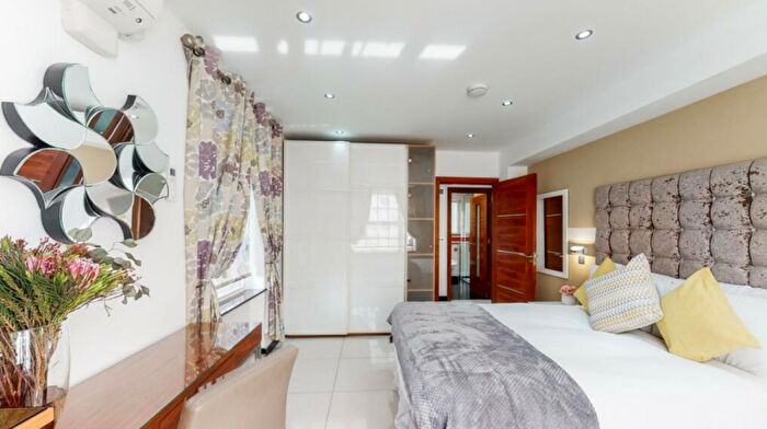 2 Bedroom Flat To Rent In Cumberland Court, Great Cumberland Place, W1H