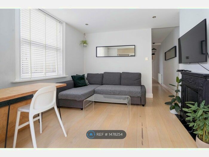 2 Bedroom Flat To Rent In Warner Road, London, E17