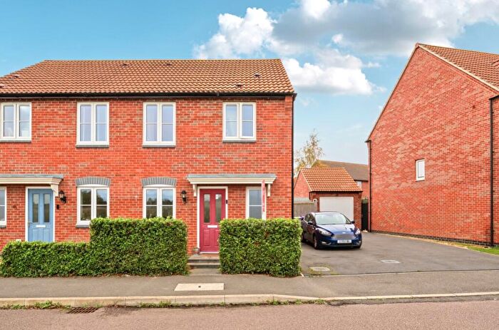 3 Bedroom Semi Detached House For Sale In Balmoral Drive, NG31