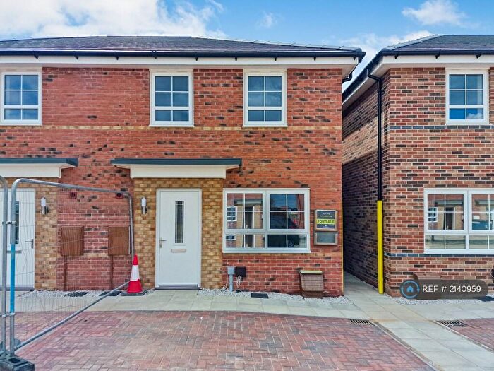 3 Bedroom Semi-Detached House To Rent In Slingsby Drive, Fernwood, Newark, NG24
