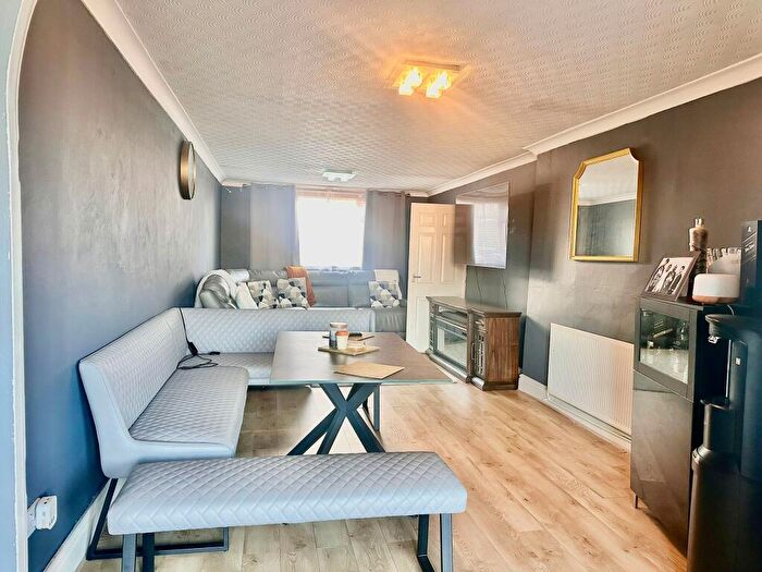 3 Bedroom House To Rent In Whitnash Grove, CV2