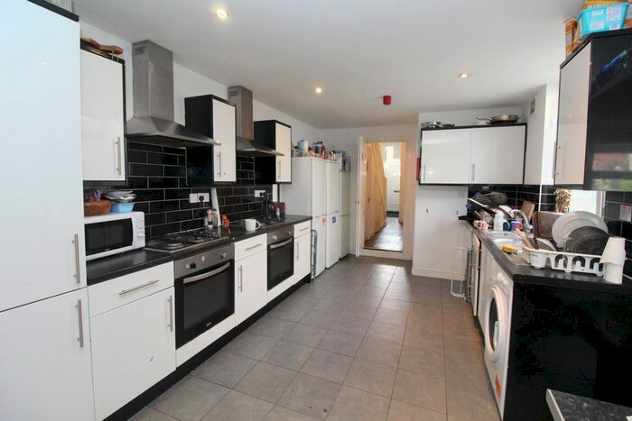 9 Bedroom Property To Rent In Miskin Street, Cathays, Cardiff, CF24