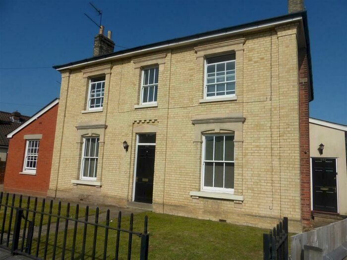 3 Bedroom Apartment To Rent In Wherstead Road, Ipswich, IP2