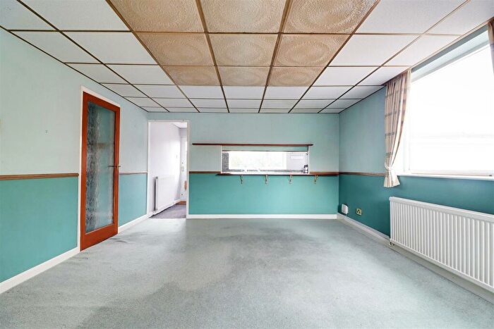 3 Bedroom Detached Bungalow For Sale In Derrymore Road, Willerby, Hull, HU10