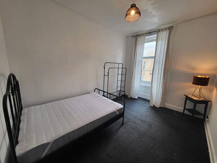 2 Bedroom Flat To Rent In Albert Road, Southside, Glasgow, G42
