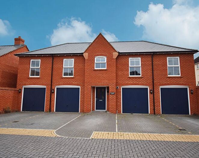 2 Bedroom Flat For Sale In The Coach House, Rockbourne Road, Sherfield-On-Loddon, RG27