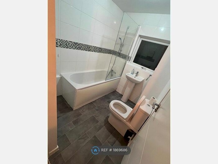 1 Bedroom Maisonette To Rent In Curran Close, Uxbridge, UB8