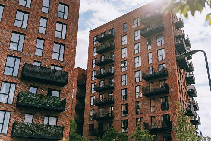 2 Bedroom Flat To Rent In Martel Place, London, E8