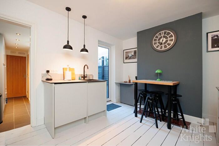 2 Bedroom Terraced House For Sale In Foxhill Road, Reading, Berkshire, RG1