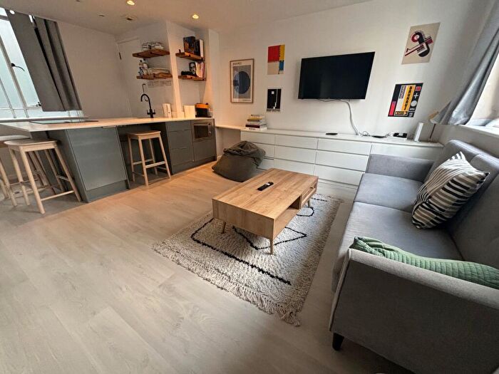 Apartment To Rent In Sun House, Bennetts Hill, B2